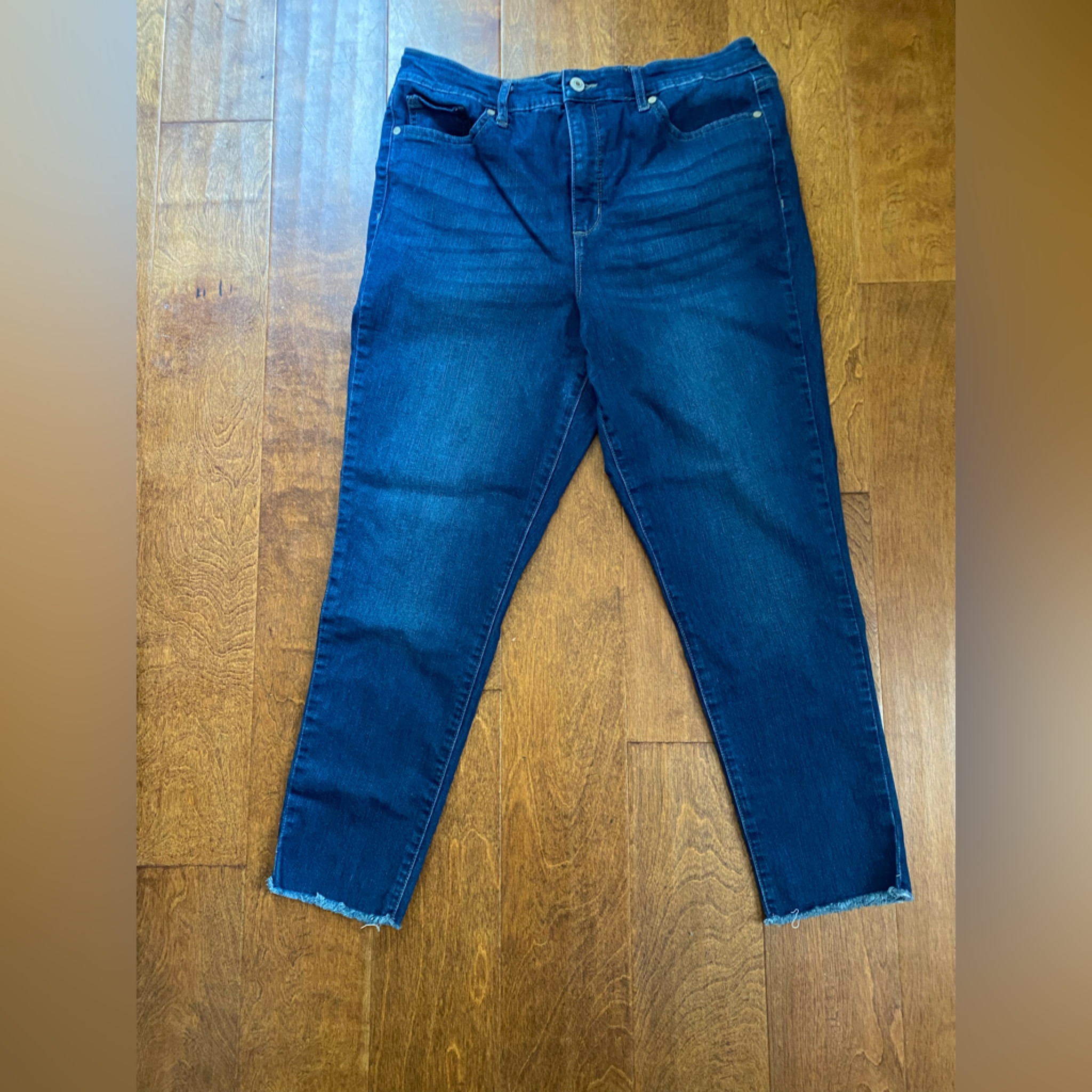 Sofa Vergara Brand Size 16 Jeans
